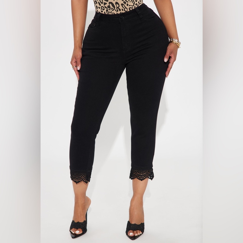 NWT FASHION NOVA Emily Capri Pant in Black - Picture 2 of 6